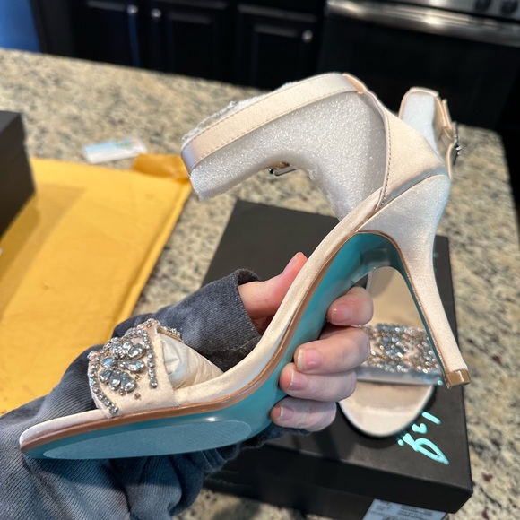 Betsey Johnson embellished high heel sandals with ankle strap, size 7.5 - Picture 2 of 3